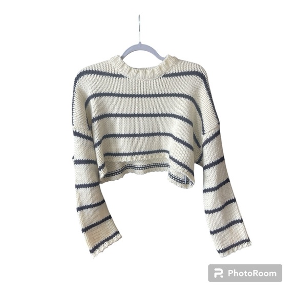 Edikted Sweaters - Edikted Cropped Navy/White Striped Sweatsr